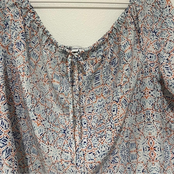 Cupcakes & Cashmere Off The Shoulder Top - Picture 3 of 6